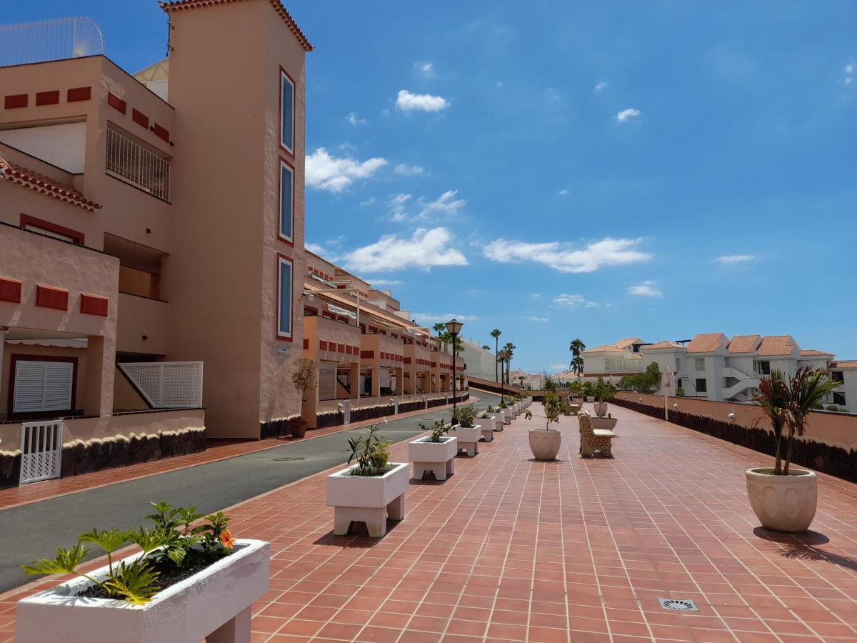 The Heights Deluxe Apartment Арона Екстериор снимка